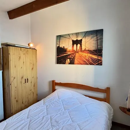 Family With Bedroom, Mezzanine, Sleeping & Parking Lägenhet