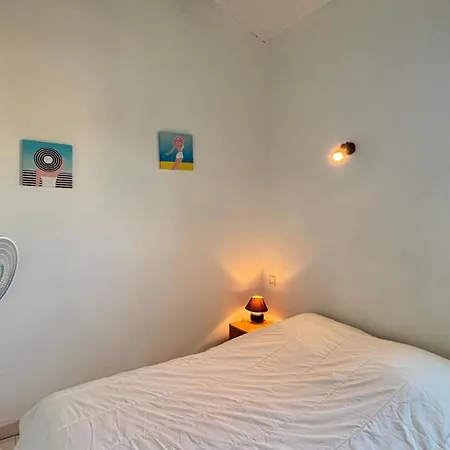 Family With Bedroom, Mezzanine, Sleeping & Parking Lägenhet Frontignan