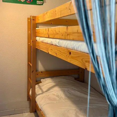 Family With Bedroom, Mezzanine, Sleeping & Parking Lägenhet *