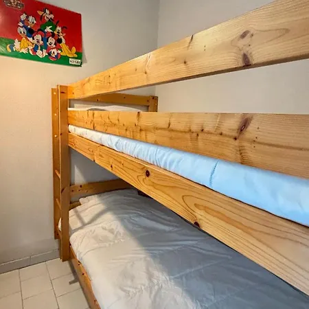Family With Bedroom, Mezzanine, Sleeping & Parking Lägenhet