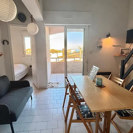 Lägenhet Family With Bedroom, Mezzanine, Sleeping & Parking