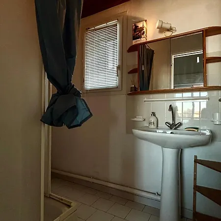 Family With Bedroom, Mezzanine, Sleeping & Parking Lägenhet