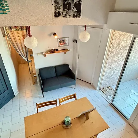 Family With Bedroom, Mezzanine, Sleeping & Parking Lägenhet
