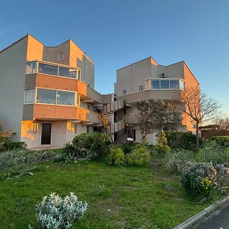 Family With Bedroom, Mezzanine, Sleeping & Parking * Frontignan